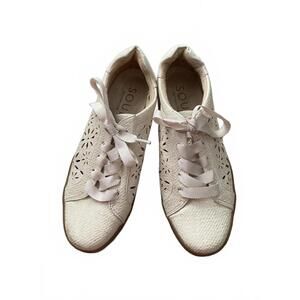 Naturalizer Soul Cream Cutout Detail Sneakers 8.5Medium
